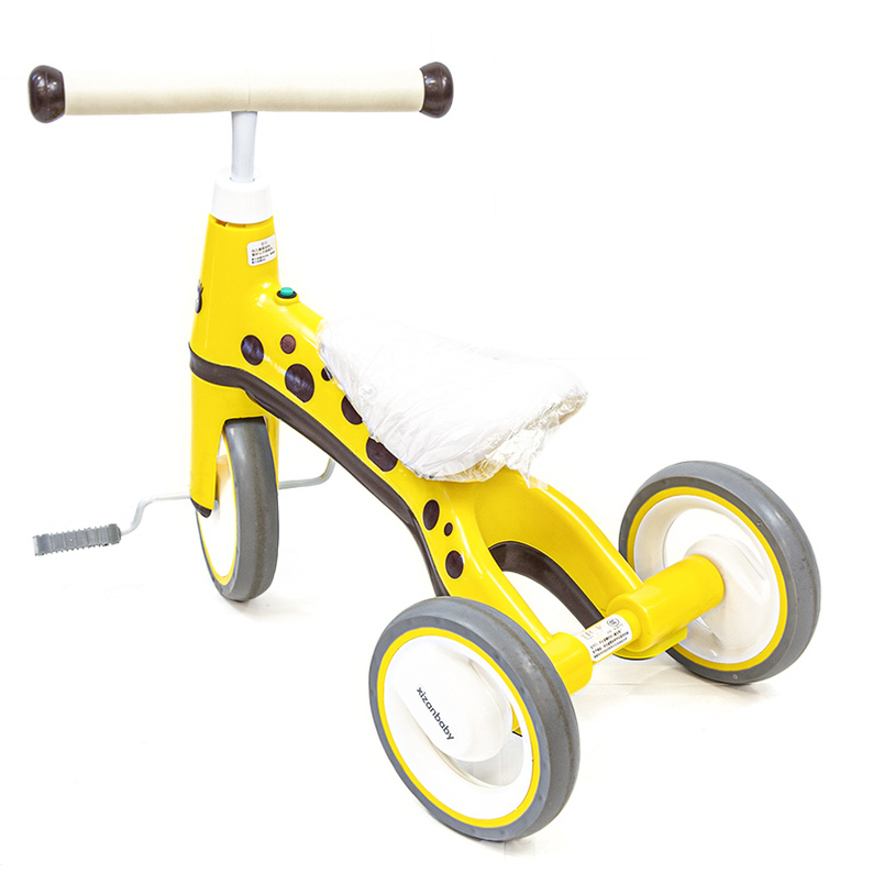 Three-wheeled bicycle with the image of a giraffe 618