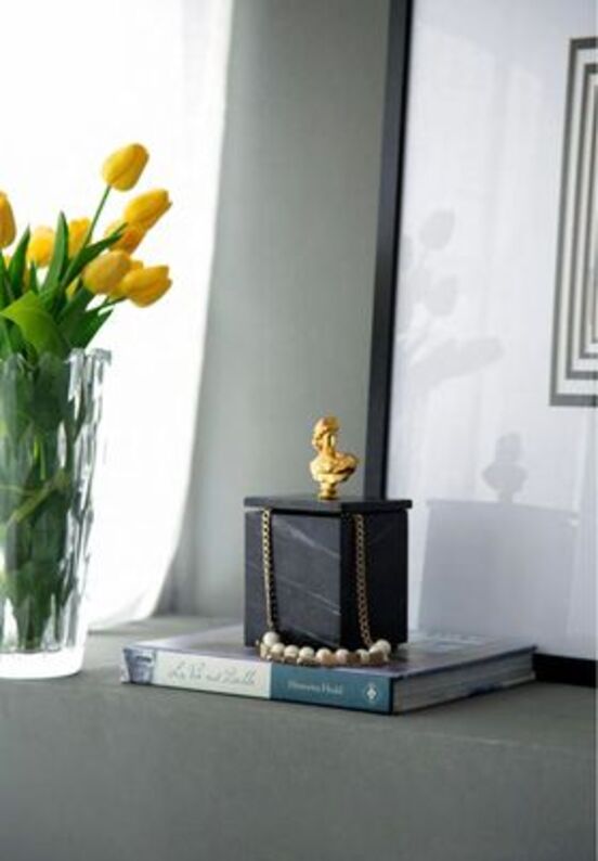 Black Marble Box